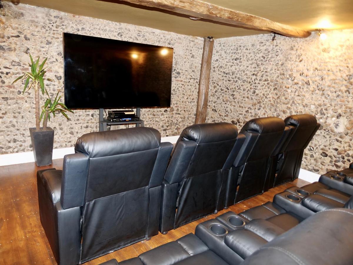 Luxury 9 Bed Manor House Hot Tub Cinema Room Skytv Saffron Walden Luaran gambar